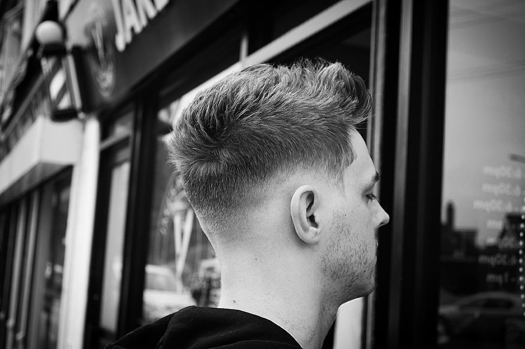Corte de pelo corto para hombres jovenes