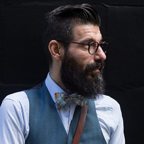 5 degradado con barba grande en peinado hipster